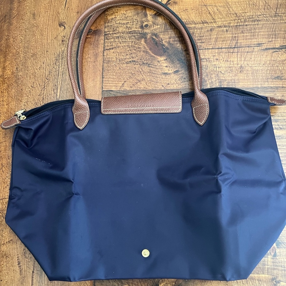 Longchamp - Medium Navy Tote - new w/o tags!!!
